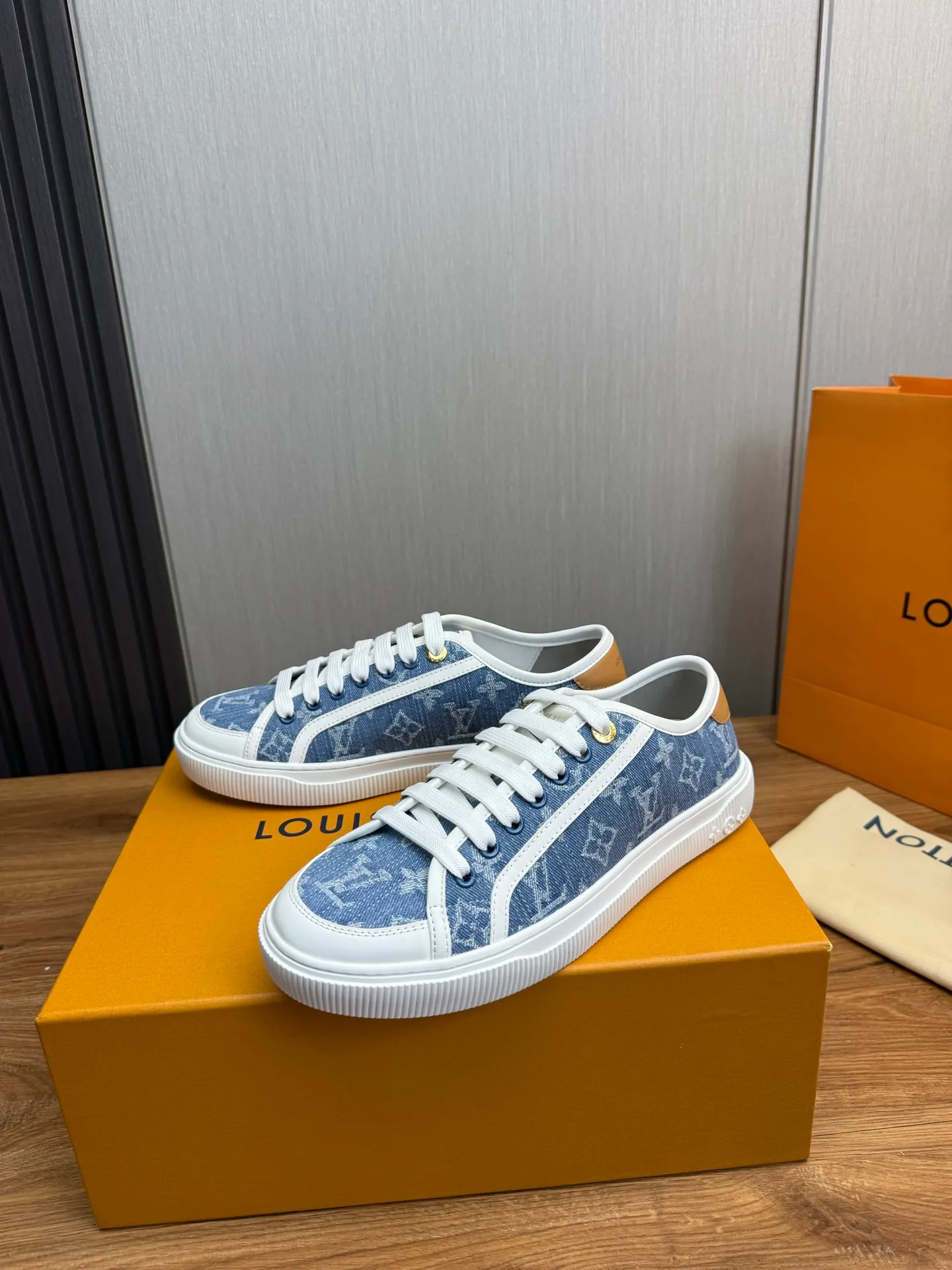 Men's shoes 💰600💰 LV. Hot sale at the counter 🔥Couple canvas shoes 👩‍❤️‍👨 Official website synchronization, original brand printed fabric + original original sole, 36-45 (40 for women, 38.45 for men, custom-made, non-refundable)